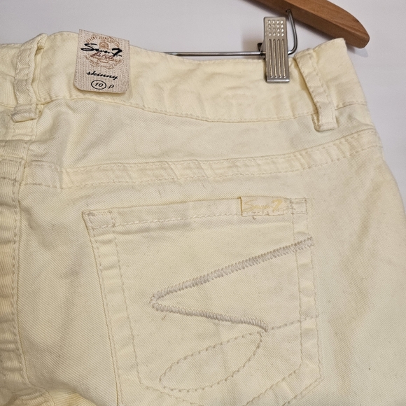SEVEN7 ROLLED CUFF PALE YELLOW BERMUDA SHORTS - Picture 10 of 11